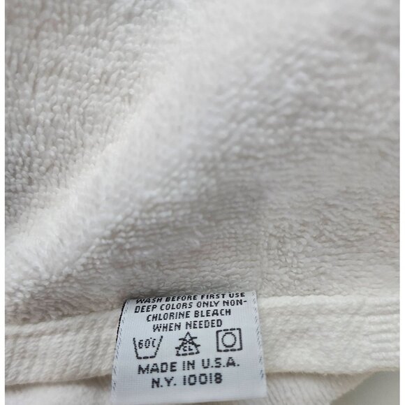 Cotton 2 Hand Towels With Embroidered Green Red Christmas Wreath USA - Picture 7 of 8